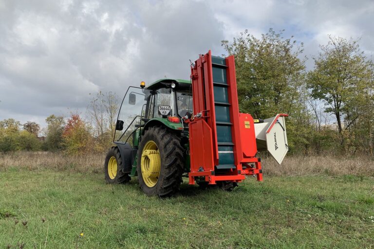 Tocator crengi  ZEP AM-200 PTO-K PRO cu banda 4 m, diametru max 200 mm, 80 CP, 14 m3/h