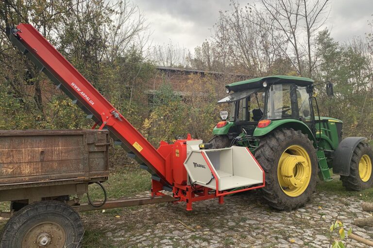 Tocator crengi  ZEP AM-200 PTO-K PRO cu banda 4 m, diametru max 200 mm, 80 CP, 14 m3/h