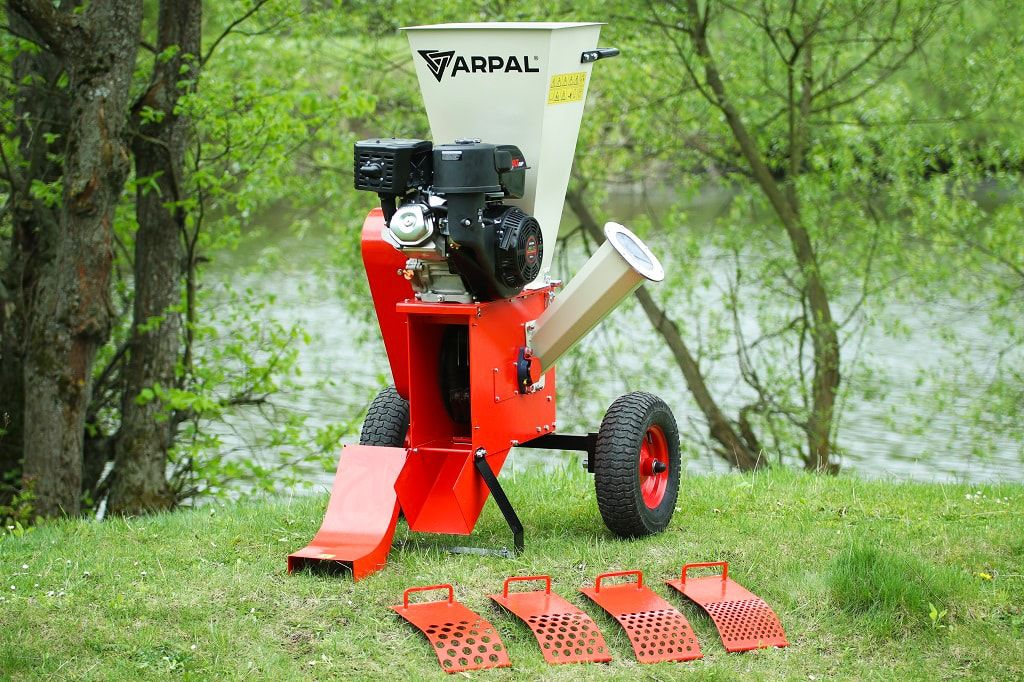 Tocator crengi ARPAL MS-80BD cu motor benzina 16CP, diametru max 90 mm, 20 ciocane + 2 cutite, capacitate 3 mc/ora