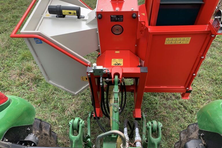 Tocator crengi  ZEP AM-200 PTO-K PRO cu banda 4 m, diametru max 200 mm, 80 CP, 14 m3/h