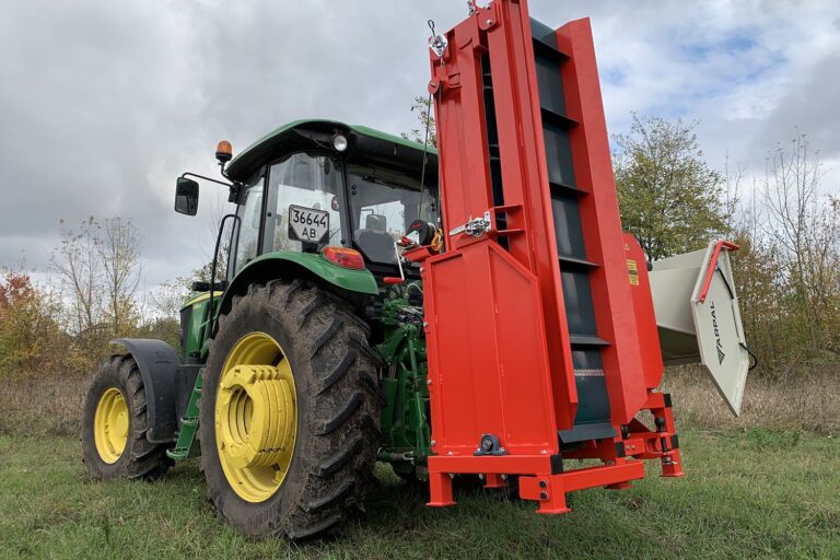 Tocator crengi  ZEP AM-200 PTO-K PRO cu banda 4 m, diametru max 200 mm, 80 CP, 14 m3/h