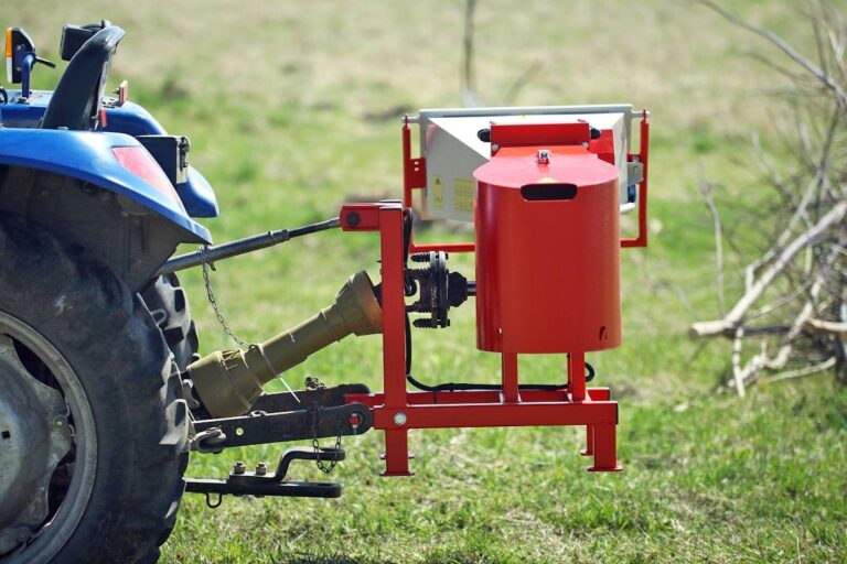 Tocator crengi ZEP ARPAL AM-80PTO pentru priza tractor, diametru max 80 mm, 6 cutite, capacitate 4 mc/ora