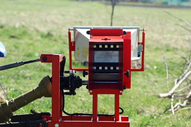 Tocator crengi ZEP ARPAL AM-80PTO pentru priza tractor, diametru max 80 mm, 6 cutite, capacitate 4 mc/ora