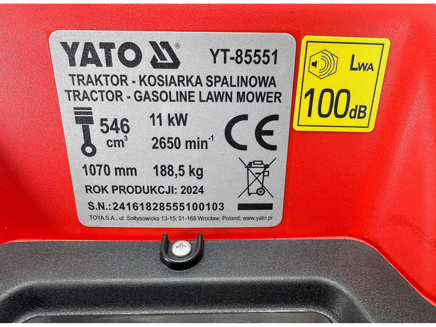 TRACTORAȘ TUNS IARBA