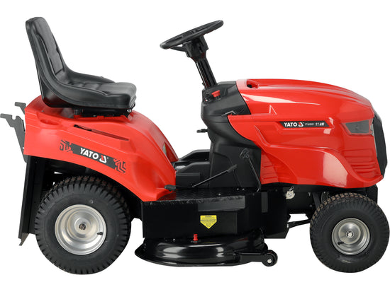 TRACTORAȘ TUNS IARBA