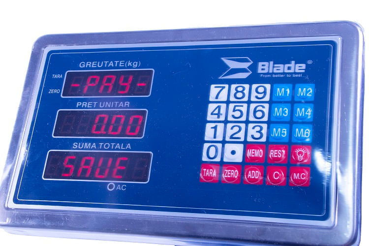 Cantar comercial BLADE cu brat rabatabil, 350 kg, platforma 40×50 cm, afisaj LCD, acumulator + 220V