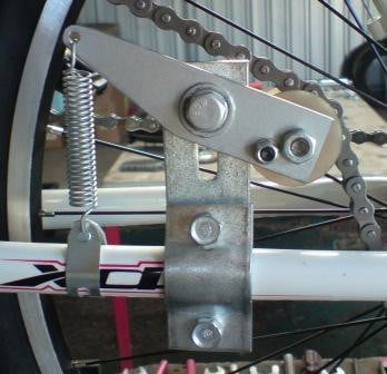 Intinzator lant bicicleta cu motor, model cu arc, detaliu suport