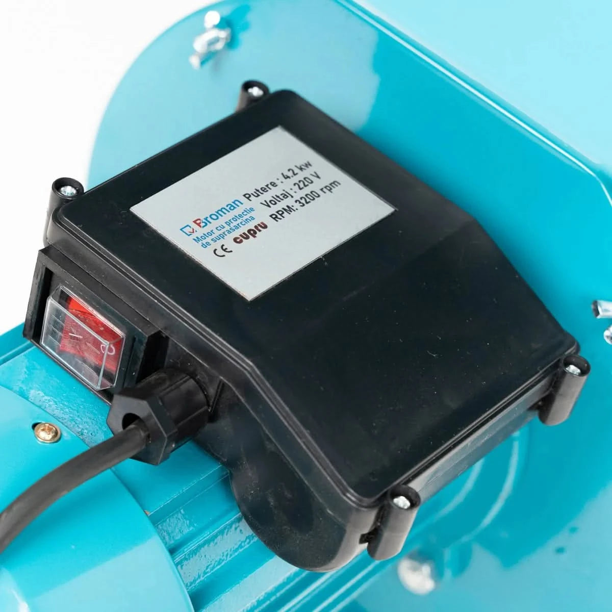 Moara electrica Broman 4.2 kW, motor cupru, 20 ciocanele, 4 site, productie 300 kg/ora, cuva mare