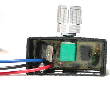 Regulator de presiune pentru pompa de stropit cu acumulator