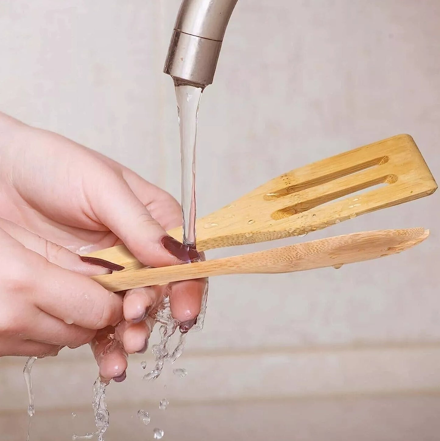 Set ustensile de bucatarie din bambus format din 7 piese