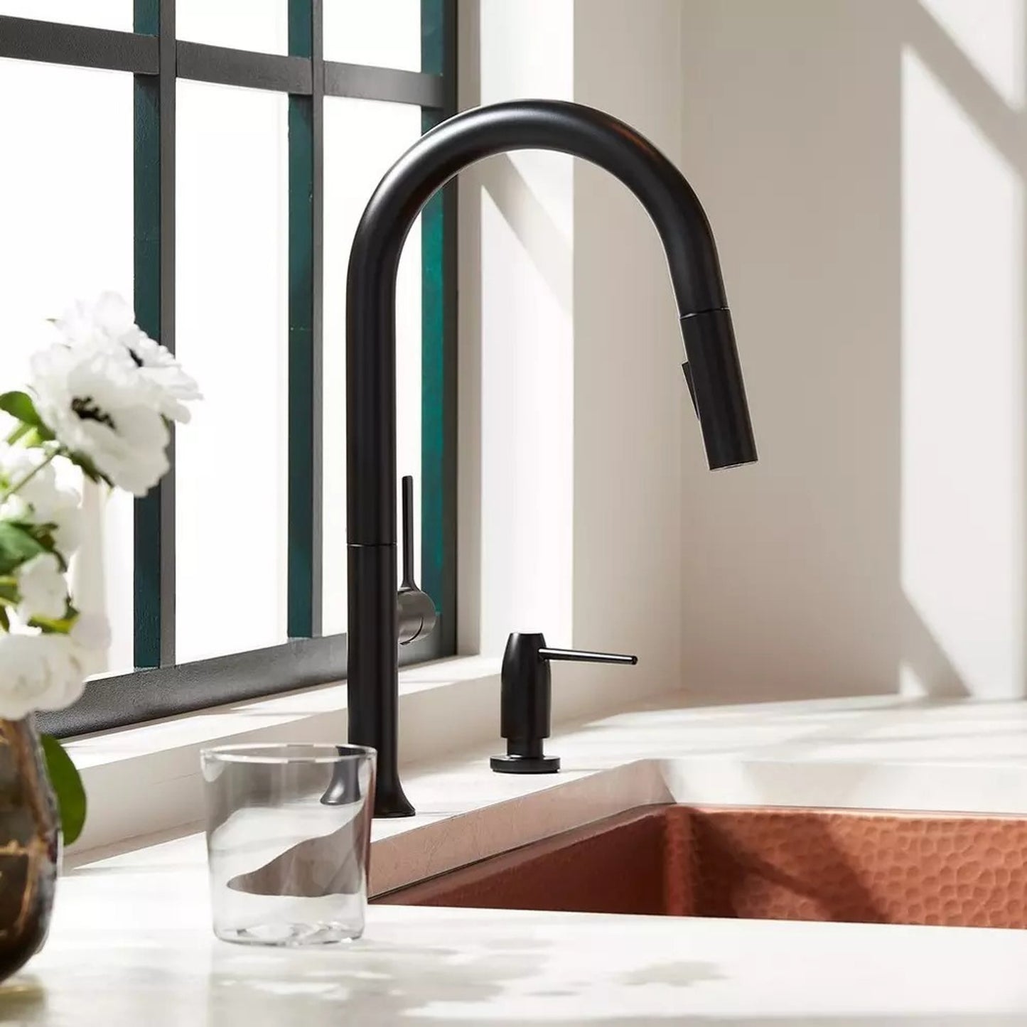 SET Chiuveta SanDonna HD6050 din inox handmade cu dozator de sapun, tocator si tavita de scurgere + Baterie SanDonna Charlotte cu dus extractabil