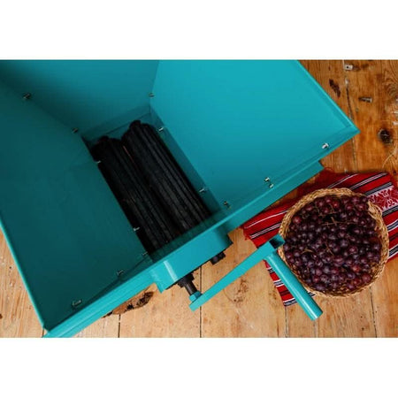 SET ZDROBITOR STRUGURI MANUAL 300-350KG/ORA, 25 LITRI, PANDORA + TEASC 35L LEMN, VERDE - Ro-Unelte